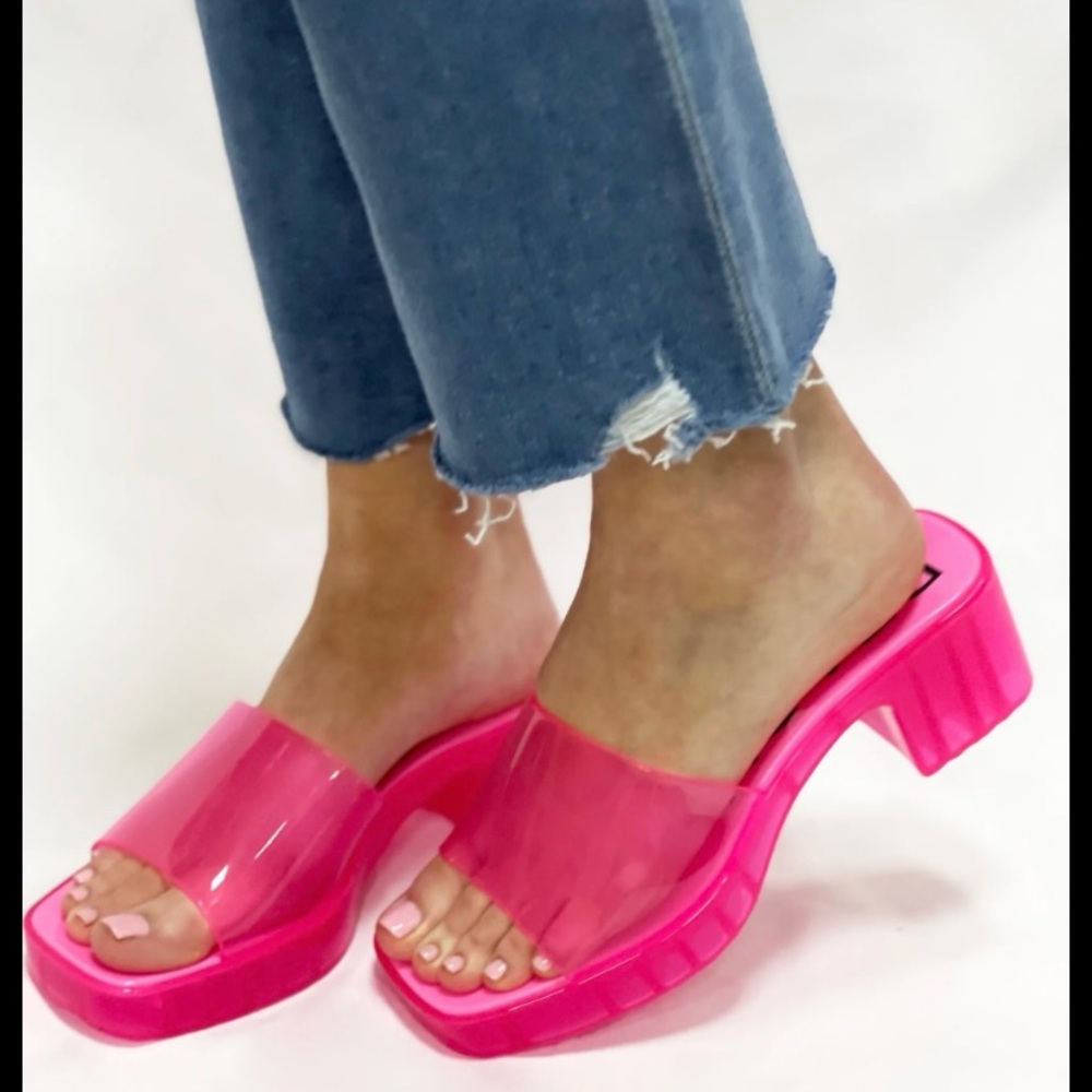 Size 8 Beach by Matisse shoes. Barbie vibes!!!! I love these so much.